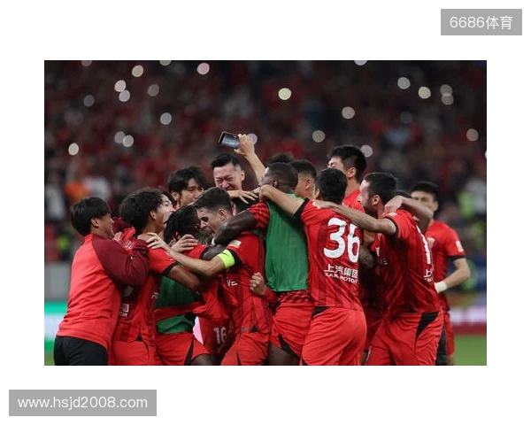 三连冠！上海海港加冕2025赛季中超冠军，摘下队史中超第四星