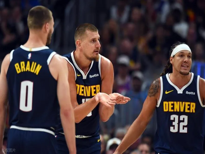 多家媒体：皇马中卫阿拉巴肌肉超负荷，缺席球队今日训练